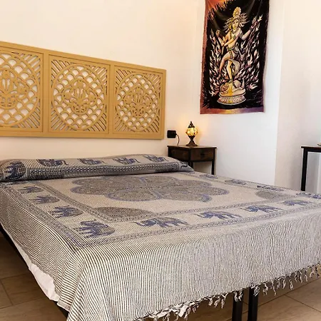 Guest house Beth La Casa Della Luna Annunziata (Sardinia)